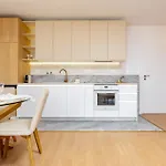 Stylish Escape 1bd In By Flat Mаnager Apartment
